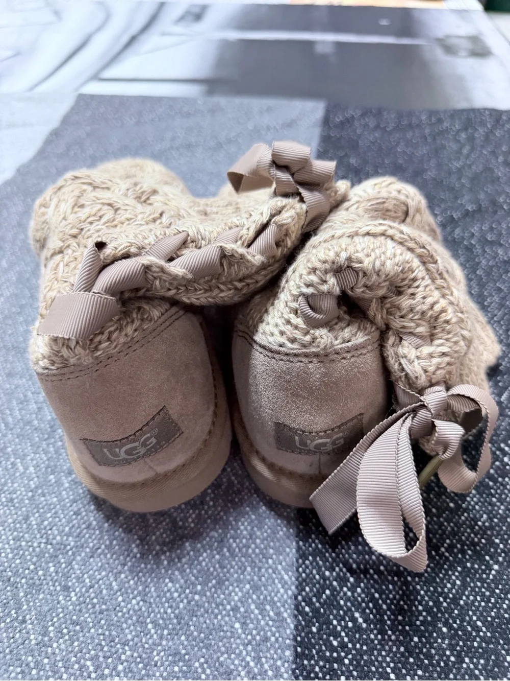 UGG Isla Women’s sz 8 Cable Knit Boots